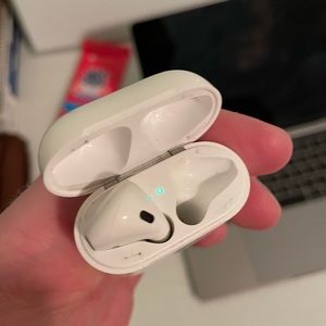 Apple AirPods Charging Case with left airpod only